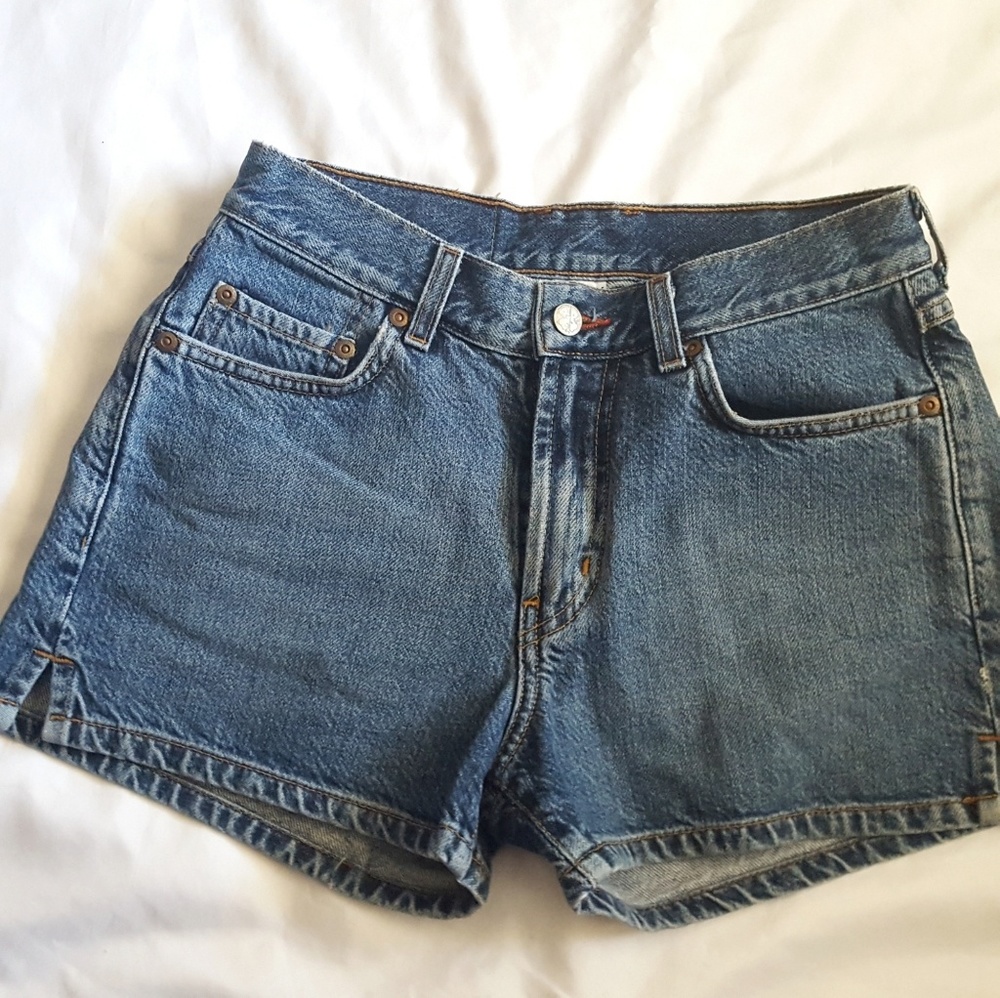 EUC vintage Lucky denim shorts size 4 fit like a 2